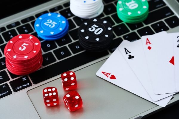 Esports နှင့် ဘောလုံး Sportsbook ပွဲစဉ်ရွေးချယ်မှု